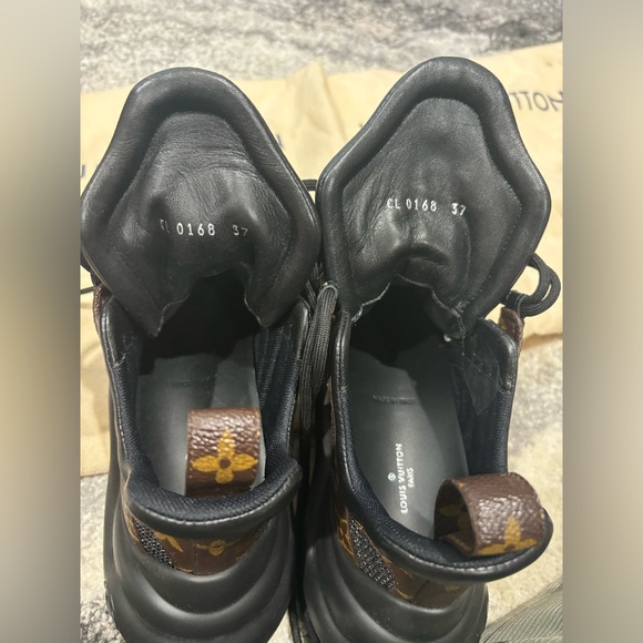 Louis Vuitton LV Archlight Sneaker - Picture 2 of 4